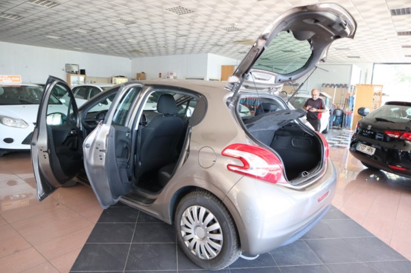 PEUGEOT 208 1600 HDI DE 92 CV CON 5 PUERTAS