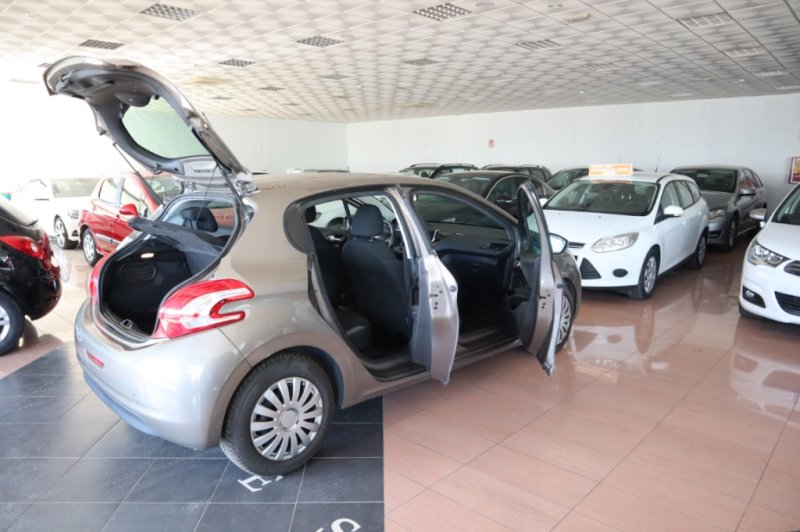 PEUGEOT 208 1600 HDI DE 92 CV CON 5 PUERTAS