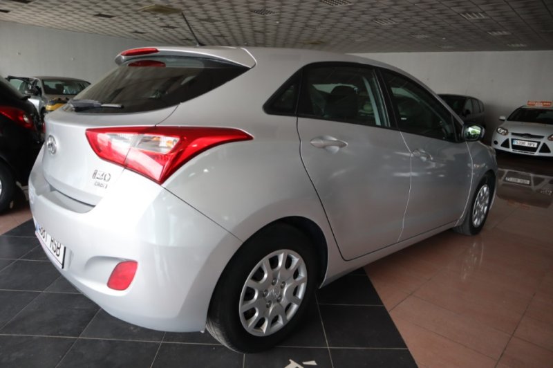 HYUNDAI I30 TECNO DE 90 CV CON 5 PUERTAS  Y 6 VELOC.