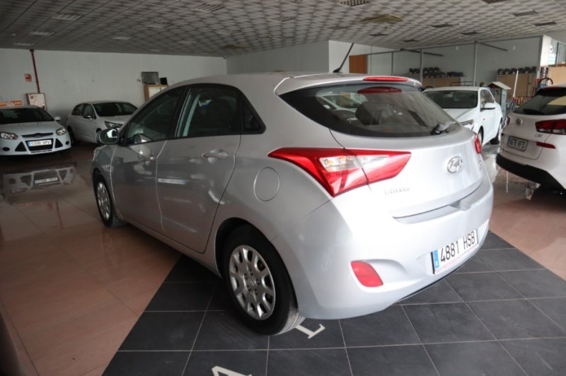 HYUNDAI I30 TECNO DE 90 CV CON 5 PUERTAS  Y 6 VELOC.