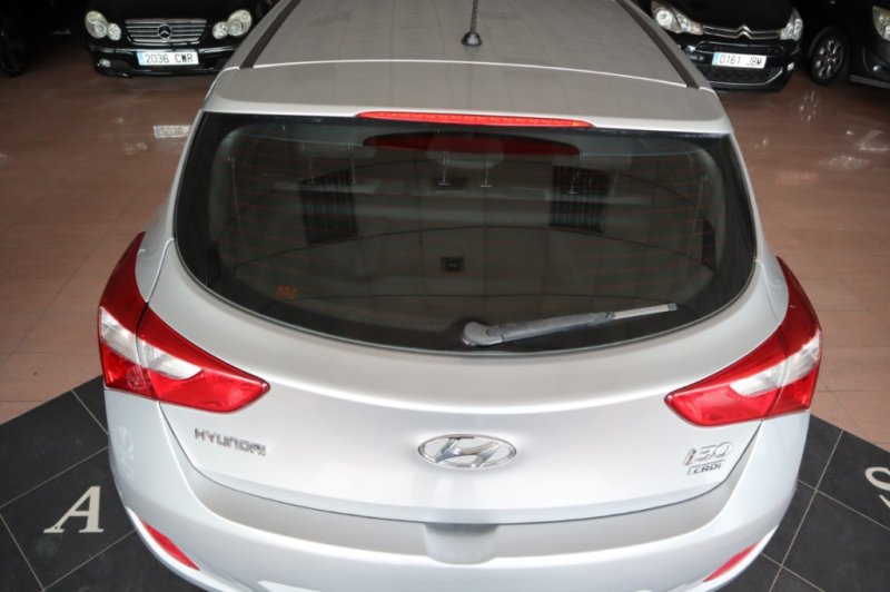 HYUNDAI I30 TECNO DE 90 CV CON 5 PUERTAS  Y 6 VELOC.