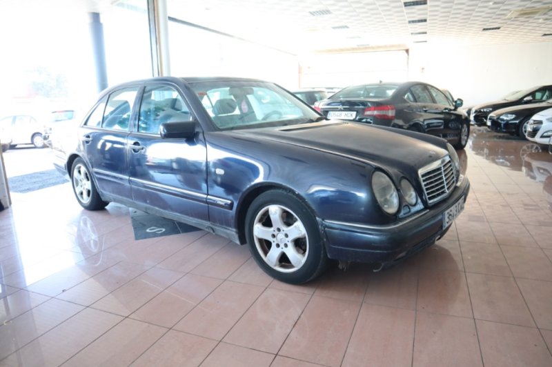 MERCEDES-BENZ E 300 TURBO DIESEL AUTOMATICO