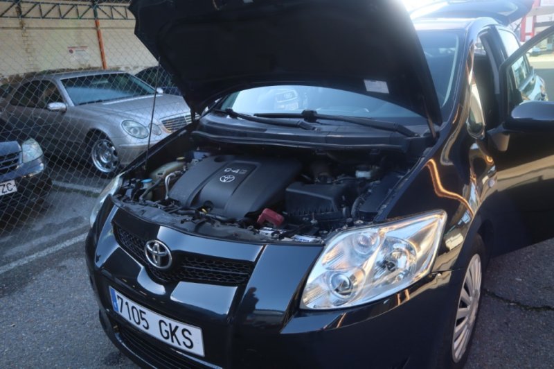 TOYOTA AURIS 1400 TURBO DIESEL