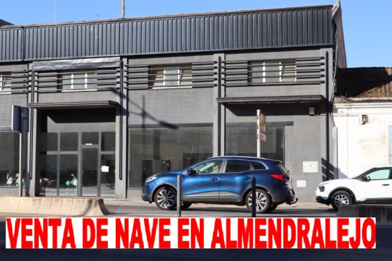 A NAVE PARA NEGOCIO EN ALMENDRALEJO SE VENDE NAVE MUY BIEN SITUADA DE 440 M2 SITUADA EN EL CENTRO DE LA CRT D SEVILLA