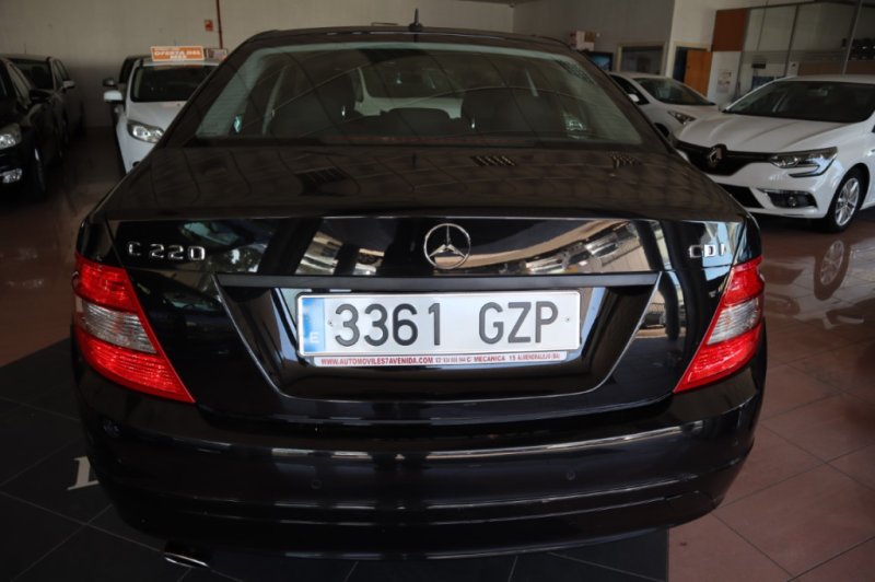 MERCEDES-BENZ C 220 CDI CON 6 VELOCIDADES