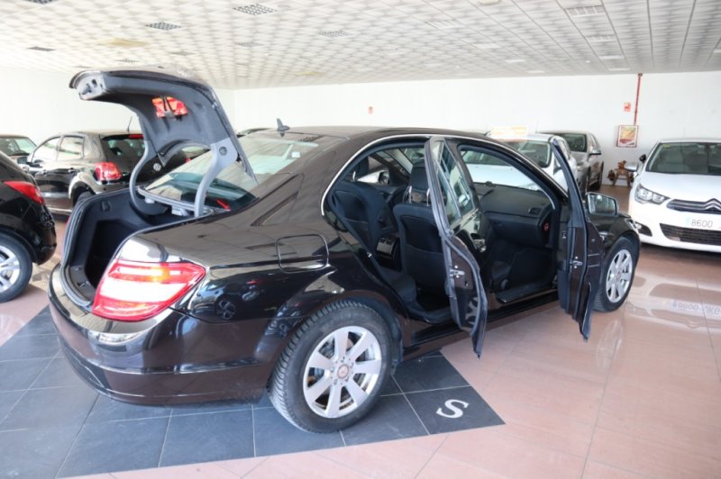 MERCEDES-BENZ C 220 CDI CON 6 VELOCIDADES