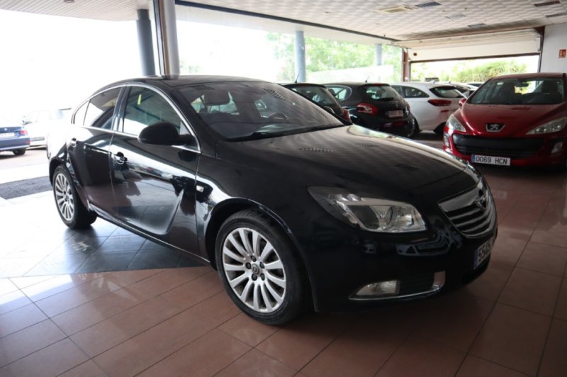 OPEL INSIGNIA 2.0 TURBO DIESEL CON 6 VELOCIDADES